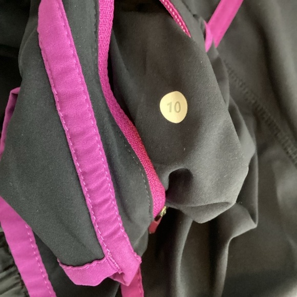 Lululemon Tracker Short III 4-Way Stretch Size 10 Navy Purple Floral - Picture 6 of 6